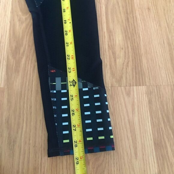 ATHLETA Blue Mesh Geometric Multicolor Zipped Side Pockets Capri Leggings - Picture 3 of 8